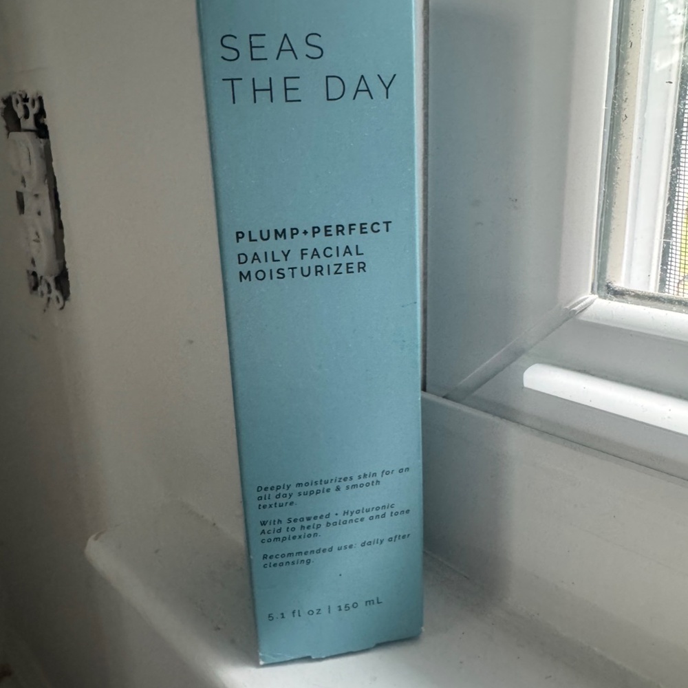 Seas The Day  sun + moon plump perfect moisturizer - Picture 3 of 6